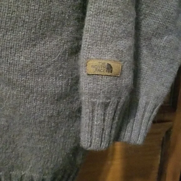 The North Face Sweater - Picture 2 of 5
